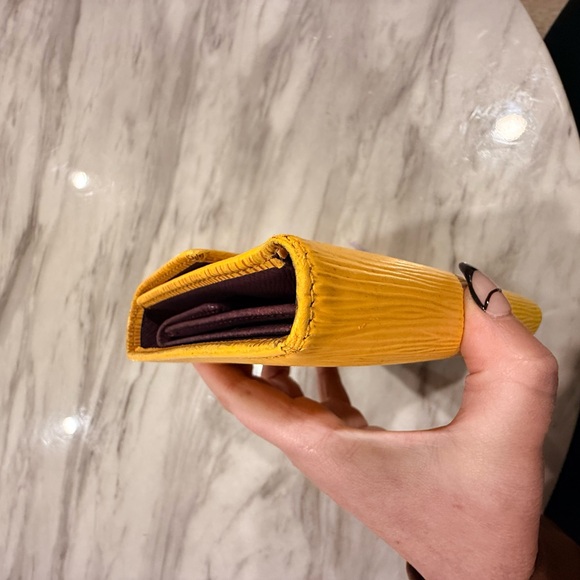 Louis Vuitton Vibrant Yellow & purple passport hold/wallet - lakers colorway - Picture 3 of 13